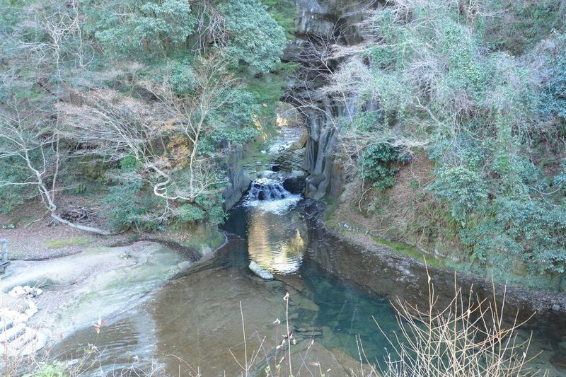 20亀岩の洞窟.jpg